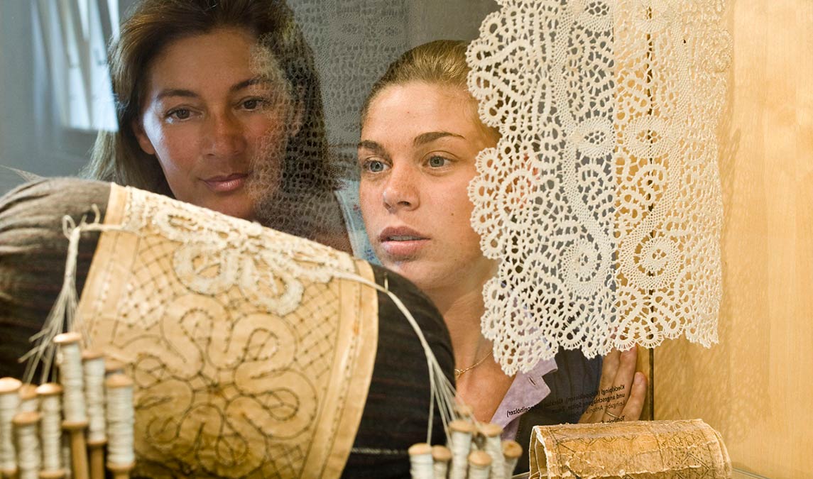 The art of bobbin lace making